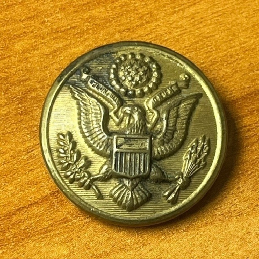 Vintage Scovill Mfg Co Waterbury Brass US Military Eagle Uniform Button